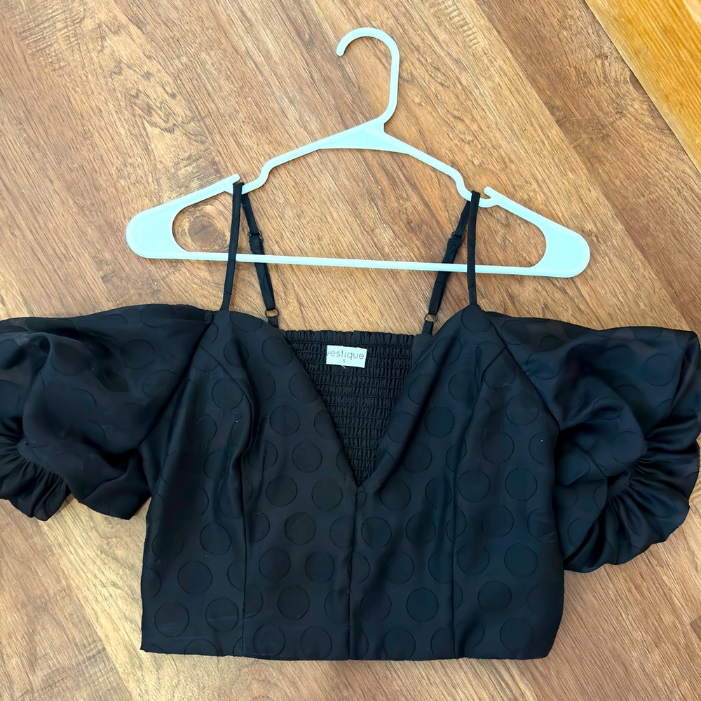 Vestique black breaking hearts top
